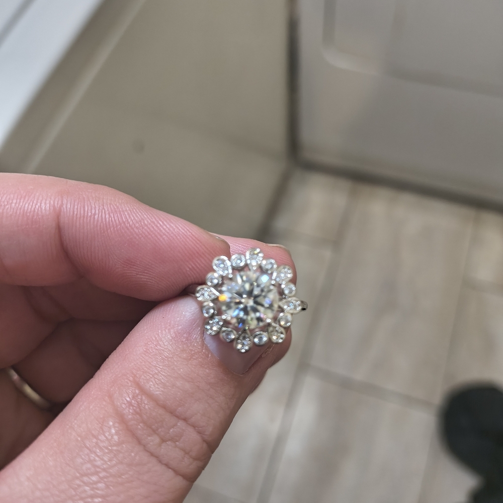 Elegant Silver Floral Ring